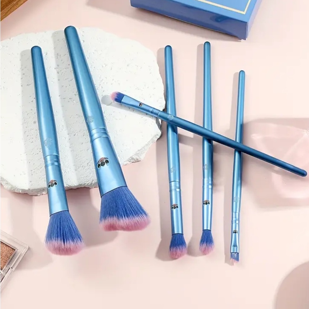 Stitch Makeup Brush Set in Blue and Pink - Picture 5 of 6